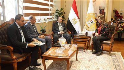 بحضور وزيرة التنمية المحلية.. محافظ المنيا يستعرض الفرص الاستثمارية المتاحة ضمن برنامج تنمية محافظات الصعيد