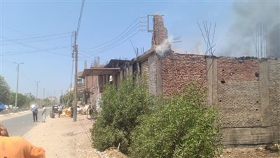 نشوب حريق في مصنع مراتب بالمنوفية.. والدفع بـ 5 سيارات إطفاء للسيطرة عليه | بث مباشر