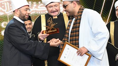 وزير الأوقاف يكرم إماما لفوزه بالمركز الثاني في مسابقة بريكس للقرآن بروسيا