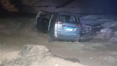 10 من عائلة واحدة.. ننشر أسماء مصابي حادث تصادم سيارتين بصحراوي قنا