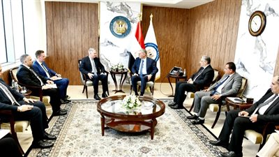 وزير البترول يبحث مع شيفرون خطط عمل الشركة للبحث عن الغاز في منطقة البحر المتوسط