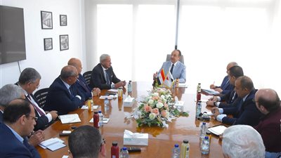 أبرزها النصر للسيارات.. وزير قطاع الأعمال يعرض الفرص الاستثمارية على القطاع الخاص