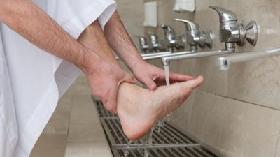 أمين الفتوى يُحذر من أمر يفعله بعض الناس عند الوضوء
