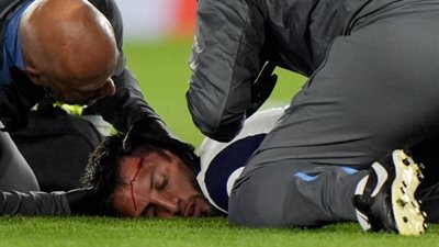 إصابة خطيرة لـ لاعب توتنهام في مباراة ليستر سيتي بالدوري الإنجليزي 