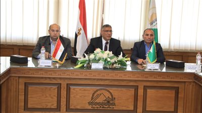 محافظ الجيزة يوجه ببحث عدد من مشروعات الطرق بإمبابة والمنيرة الغربية