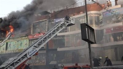 حريق في 12 محلا وبازار لبيع التماثيل الفرعونية في مول بالجمالية بمحيط مسجد الحسين