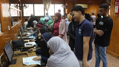 إقبال كبير من الطلاب لتسجيل رغبات المرحلة الثانية بمكتب تنسيق جامعة المنصورة