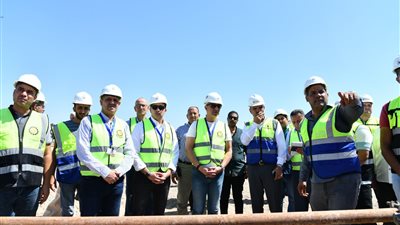 محافظ الفيوم يتفقد سير العمل بمشروعات حياة كريمة بقريتي كحك والمشرك قبلي