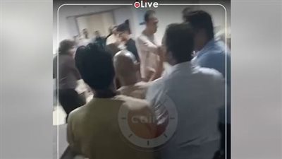 محمد فؤاد يعتدي على طبيب بمستشفى عين شمس التخصصي | فيديو 