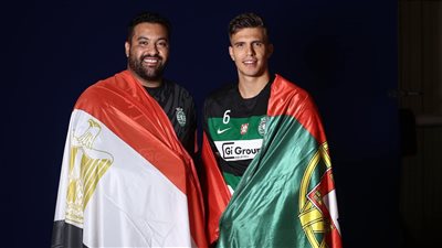 بعلم مصر.. محمد علي حارس منتخب اليد يخضع لجلسة تصوير مع فريق سبورتنج لشبونة