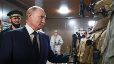 قبل سفرهم لأوكرانيا للقتال.. بوتين يتفقد تدريبات القوات الخاصة في الشيشان خلال زيارته
