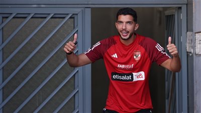 مصدر: فحص طبي لـ يوسف أيمن مدافع الأهلي بعد إصابته بارتجاج في المخ أمام الزمالك