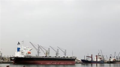 جنوح ناقلة نفط يونانية بالبحر الأحمر بعد هجوم مسلح تسبب في حريق على متنها