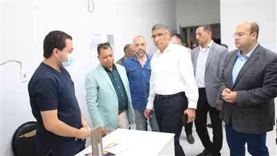 خلال تفقده مستشفى أم المصريين.. محافظ الجيزة يوجه بإجراء عملية جراحية لمريضة 