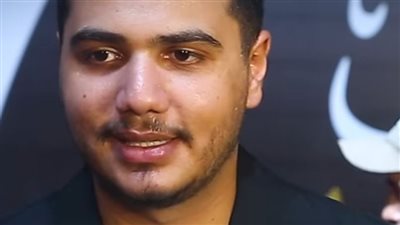 عمر رياض عن انتقادات عدم تكريم النجوم الراحلين في المسرح القومي: الفنانين لازم يحسوا بالتقدير وهما عايشين