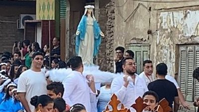 احتفالا بالليلة الختامية لصومها.. شوارع الأقصر تتزين بأيقونات العذراء مريم | صور
