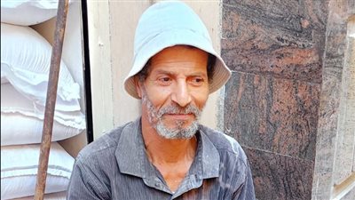 عم سامي أشهر شيال كفيف بدمياط: 45 سنة في الشغلانة دي ونفسي أطلع عمرة