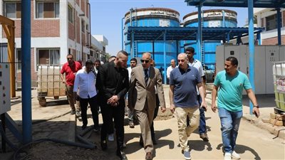 استجابة لشكوى المياه.. محافظ المنيا يتابع تنقية محطة أبا ويطمئن الأهالي بصلاحيتها للشرب