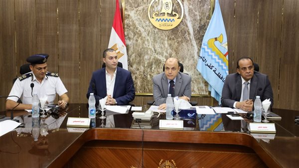 محافظ كفر الشيخ يجتمع