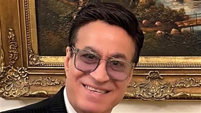 حلمي عبد الباقي بعد خضوعه لعملية جراحية: أصبتُ بكيس دهني في الرقبة.. واستأصلته منعًا لحدوث مضاعفات وإتلاف الأعصاب