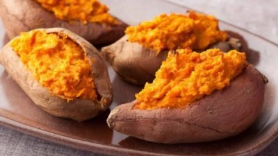 طريقة عمل البطاطا المشوية.. مش هتحتاجي غير فرن البوتاجاز