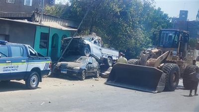 تصادم سيارتين أعلى الطريق الدائري باتجاه السلام