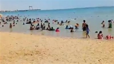 مع ارتفاع الحرارة.. توافد أعداد كبيرة من المصطافين على شواطئ السويس | بث مباشر 