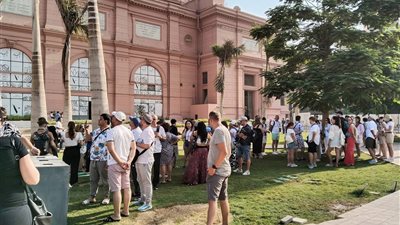 ممنوع لمس الآثار.. وضع لوحات إرشادية للزائرين بالمتحف المصري بالتحرير | صور 