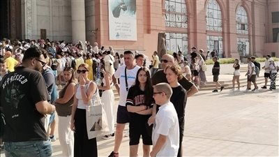 لمشاهدة مومياوات يويا وتويا.. إقبال كبير على زيارة المتحف المصري بالتحرير| صور