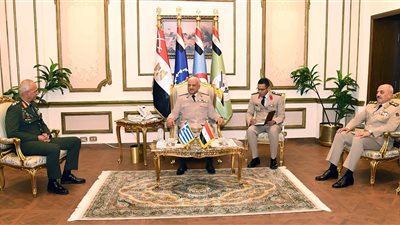 وزير الدفاع ورئيس أركان القوات المسلحة يلتقيان رئيس هيئة الأركان العامة للقوات المسلحة اليونانية