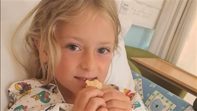 تشخيص خاطئ يكشف عن ورم نادر ويغير حياة طفلة وعائلتها