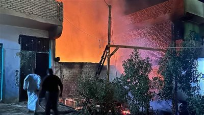 دون إصابات.. السيطرة على حريق نشب في ورشة نجارة بقنا | صور 