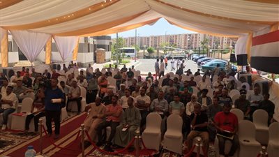 الإسكان تسلم 530 إخطار تخصيص لأراضي تقنين أوضاع المواطنين بمنطقة الأمل بالعبور الجديدة