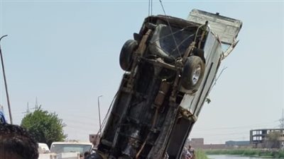 انتشال الميكروباص الغارق في ترعة المريوطية عقب استخراج 7 ضحايا