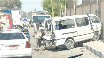 16 مصابا.. ننشر الصور الأولى لحادث تصادم سيارتين ميكروباص بأسيوط