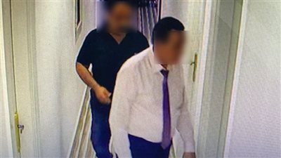 ضبط شخصين انتحلا صفة رجال شرطة وطلبا من مسؤولي جريدة حذف تحقيقات صحفية