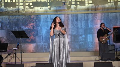 نسمة محجوب تبهر الجمهور بمهرجان القلعة بمزيج من الأغاني الشرقية والغربية