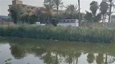 شاهد عيان على غرق ميكروباص بترعة المريوطية: عايزين سور يحمي الأهالي| بث مباشر