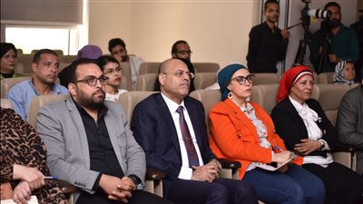 وزير العمل: البطالة تتراجع بسبب المشروعات العملاقة في عهد الرئيس السيسي