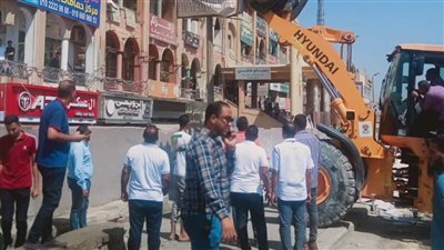 جهاز القاهرة الجديدة يصدر 98 قرار غلق وتشميع لمحلات في الحي الثالث 