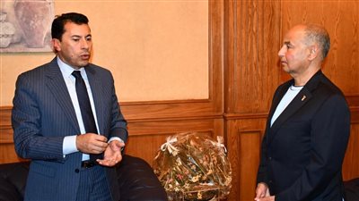وزير الرياضة يلتقي رئيس الاتحاد الدولي لألعاب الماء لبحث إنشاء أول مركز عالمي للتطوير والتدريب بمصر