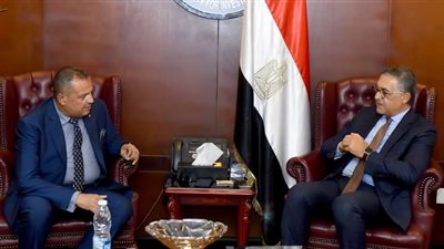 محافظ جنوب سيناء يبحث مع رئيس الهيئة العامة للاستثمار الفرص المتاحة بالمحافظة
