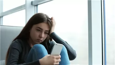 دراسة: الهواتف المحمولة تسبب التوتر للآباء مثل الأطفال