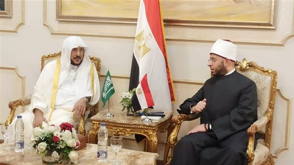 وزير الأوقاف يستقبل