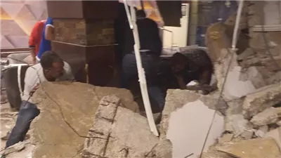  إصابة مسن في انهيار شرفة عقار على كافتيريا بكورنيش الإسكندرية