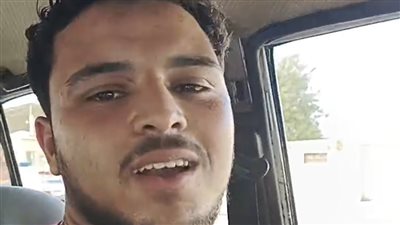 السائق المنشد.. شاب يدهش زبائنه بأجمل الابتهالات أثناء توصيلهم في البحيرة
