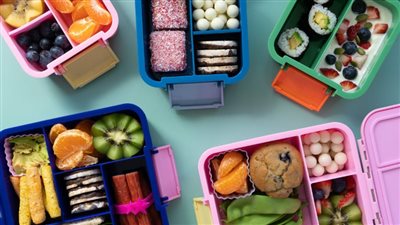 مع اقتراب العام الدراسي الجديد.. نصائح لتحضير لانش بوكس صحي لطفلك