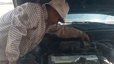 طالبة ثانوية تعمل في صيانة السيارات بمطروح: بساعد والدي من وأنا عمري 7 سنين.. ونفسي أطلع مهندسة | بث مباشر