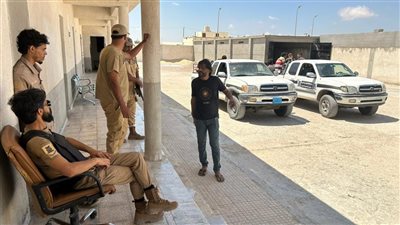 ترحيل 44 مصريا مهاجرا غير شرعي من ليبيا