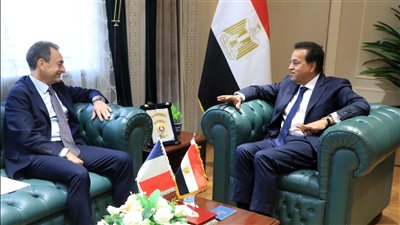 وزير الصحة يستعرض للسفير الفرنسي الاحتياجات الطبية للقضاء على قوائم الانتظار للمصابين الفلسطينيين